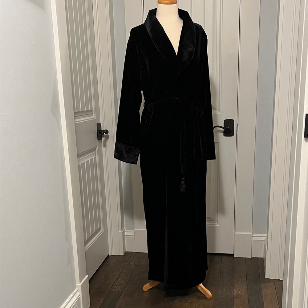 Elegant Black Velvet Robe